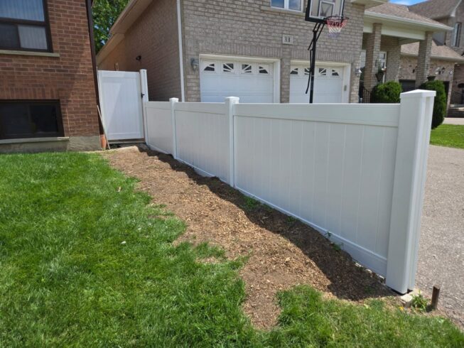 white vinyl fencing