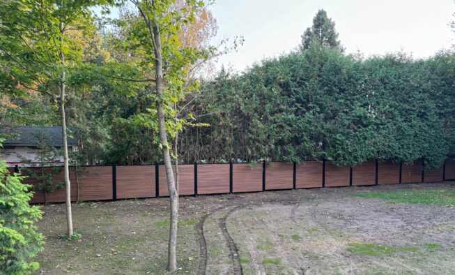 Woodgrain Vinyl Fence Panels - Image 6